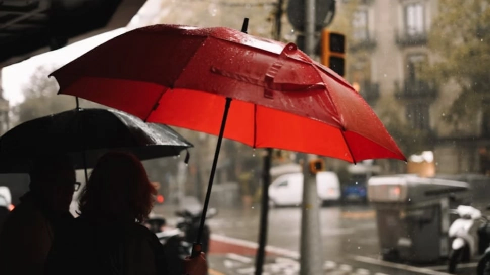 Kenapa Imlek Selalu Hujan? Melihat dari Mitos Keberuntungan dan Fenomena Alam