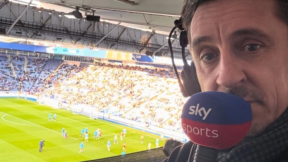 Komentar Gary Neville Picu Teori Konspirasi! Suporter Arsenal Tuduh Liga Inggris Diatur