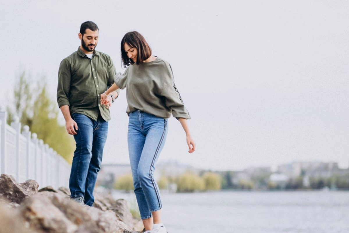 15 Tanda Seseorang Naksir Kamu Secara Diam-diam