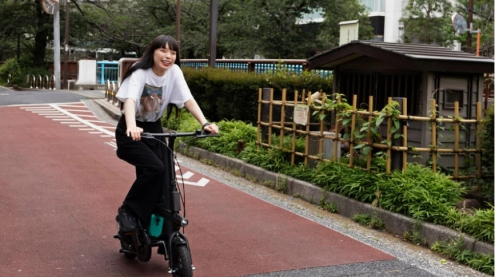 Apakah Sepeda Listrik Bisa Nyetrum Jika Kena Hujan? Ini Rekomendasi Selis yang Aman