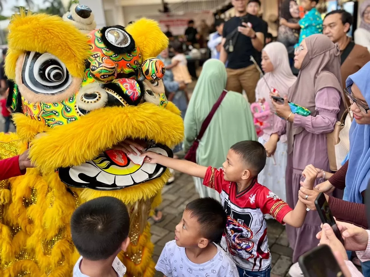 Kegiatan Imlek yang Bisa Dilakukan Bareng Keluarga, Nonton Barongsai Hingga Costume Competition