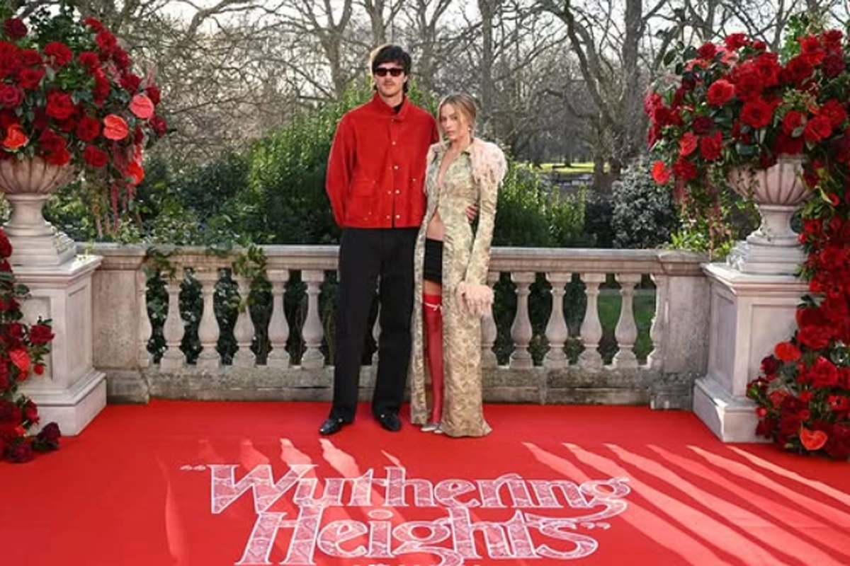 Margot Robbie Bikin Tren “Wuthering Heights”, Ini Inspirasi Outfit Romantic Goth