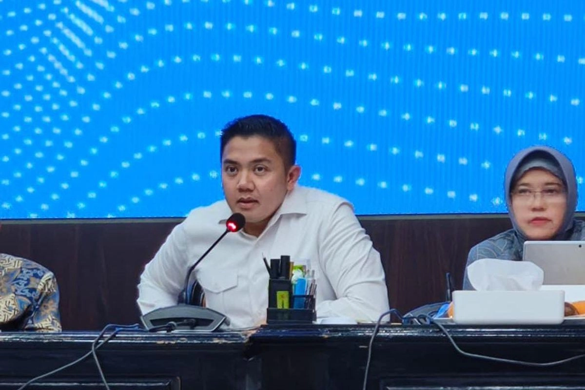 Seskab Teddy Ungkap Presiden Terus Pantau Perkembangan Pemulihan Pascabencana Sumatera