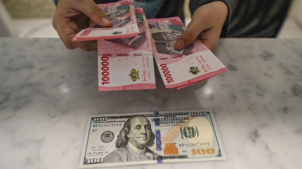 Rupiah Menguat, Dolar AS Turun ke Level Rp16.775