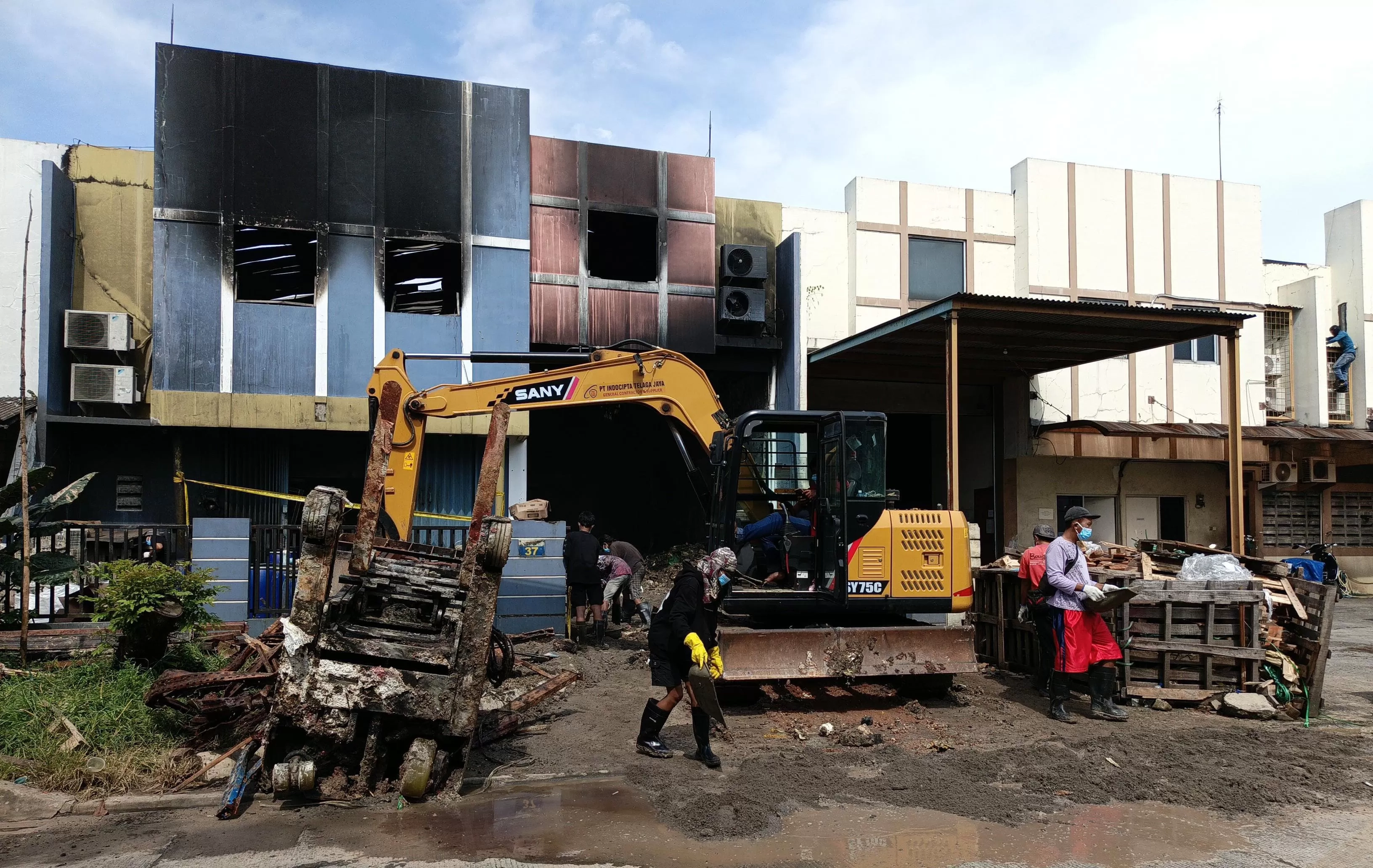 Kebakaran Gudang Pestisida di Tangsel Cemari Cisadane, Kementerian LH Minta Air Sungai Sementara Tak Digunakan