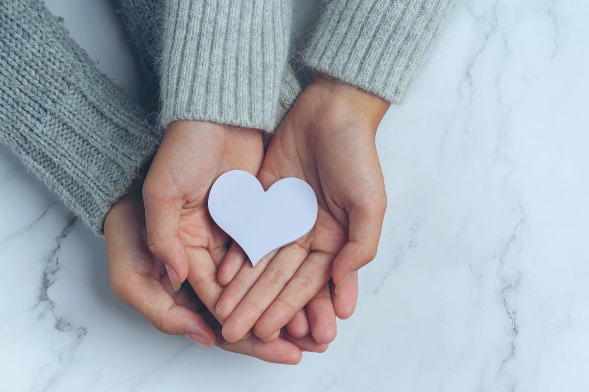 18 Tanda Kamu Sedang Jatuh Cinta yang Sering Tak Disadari