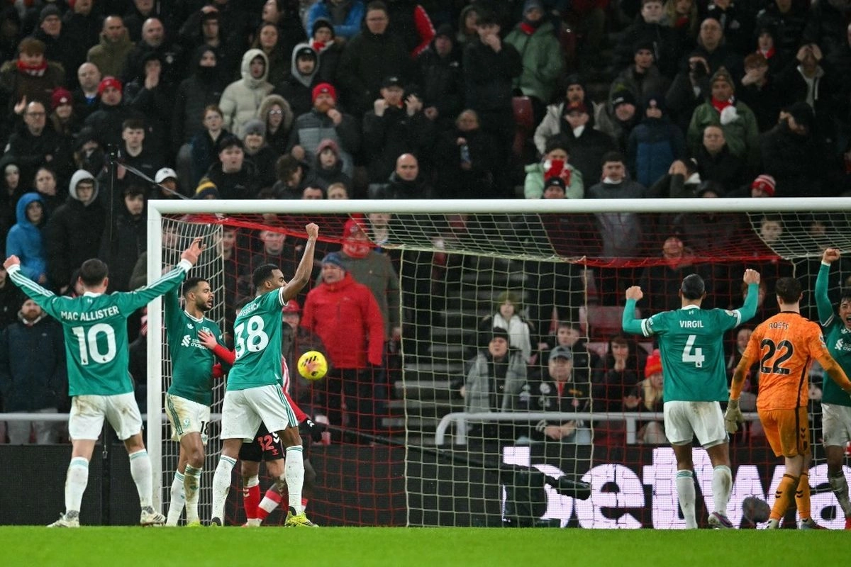 Hasil Sunderland Vs Liverpool 0-1: Sundulan Van Dijk Amankan 3 Poin The Reds