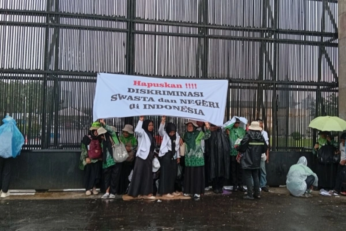 Keluh Kesah Guru Madrasah Swasta: Gaji Kecil, Ikut Seleksi ASN Tak Bisa