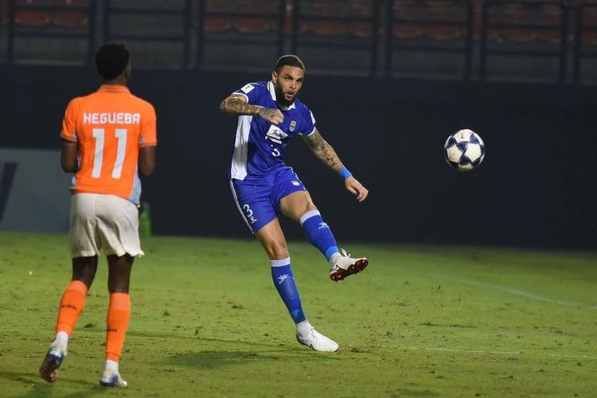 Penilaian Bojan Hodak Soal Debut Layvin Kurzawa di Persib