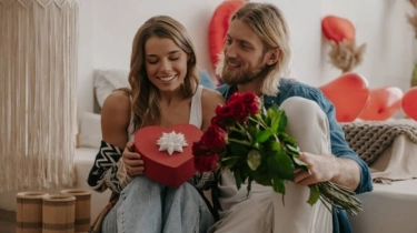 20 Kata-kata Ucapan Valentine Super Romantis, Bikin Pacar Meleleh Seketika!