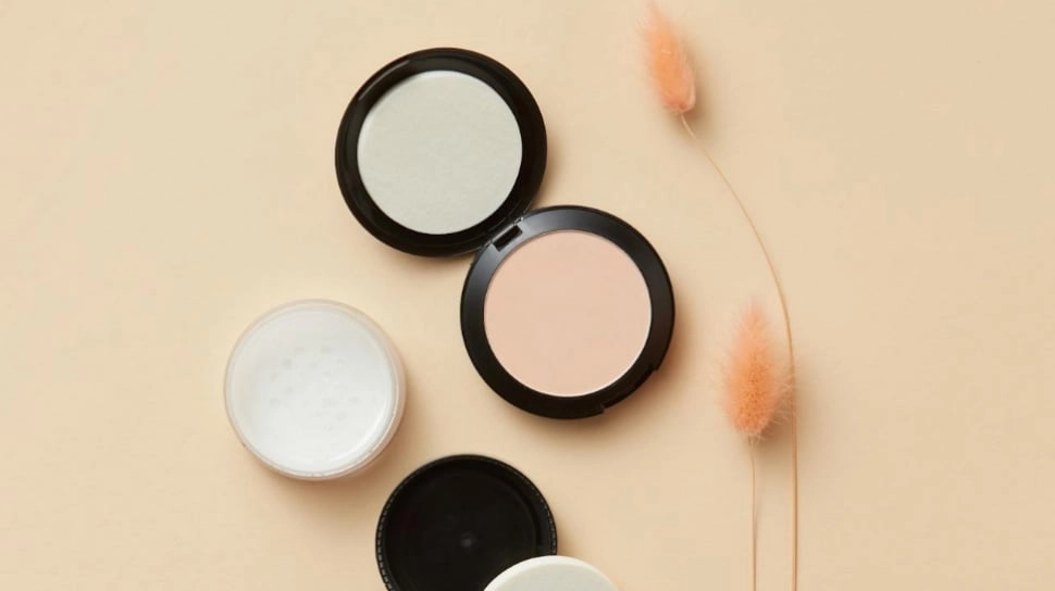 Kenapa Setelah Pakai Bedak Wajah Terlihat Kusam? Cek 5 Produk yang Minim Oksidasi