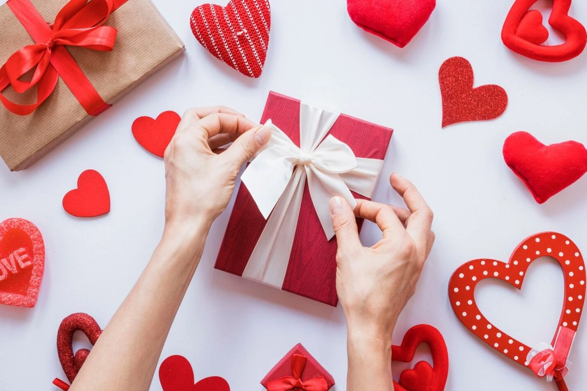 35 Ide Tukar Kado Hari Valentine yang Unik dan Berkesan