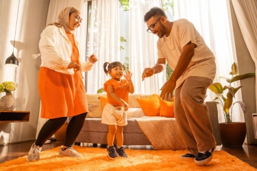 8 Cara Seru Merayakan Hari Valentine Bersama Anak di Rumah