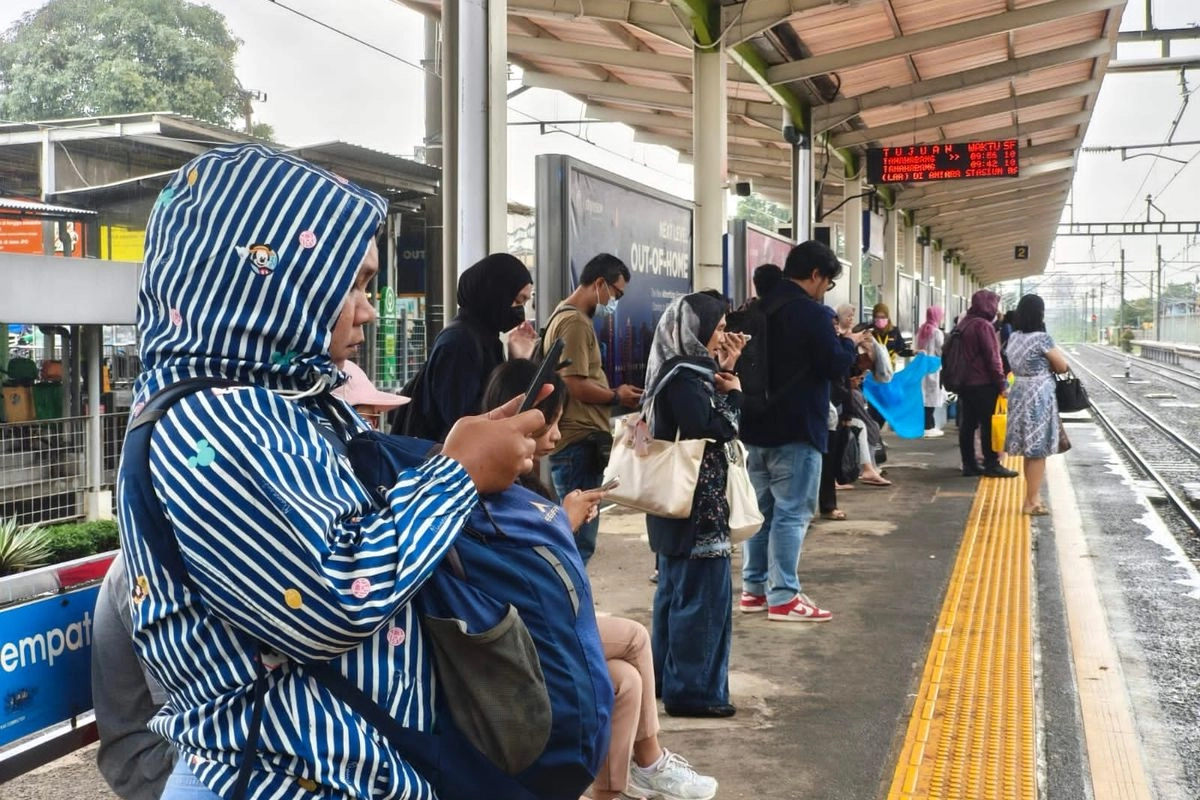 KAI Prediksi Penumpang KRL Mencapai 2 Juta Orang Per Hari pada 2030