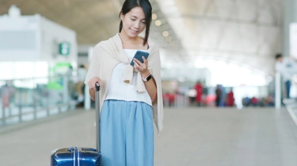 Mau ke Luar Negeri? Ini Tips Biar Nggak Panik Cari SIM Card di Bandara