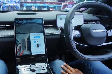 Gampang Cari Ruang di Lahan Sempit, Ini Cara Kerja Fitur Parkir Otomatis pada Lepas L8