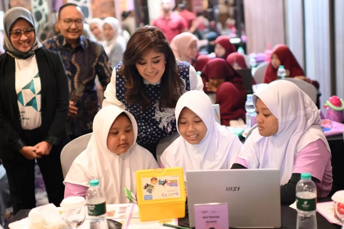Kejar Target 12 Juta Talenta Digital, 400 Siswi SD–SMA Belajar AI dan Coding di Karawang–Bekasi