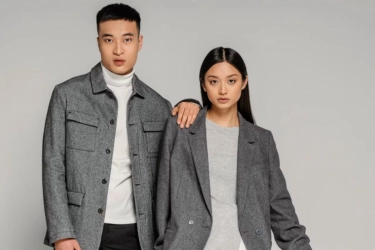 Tak Harus Pink, Ini 7 Dresscode Valentine yang Bisa Kamu Coba