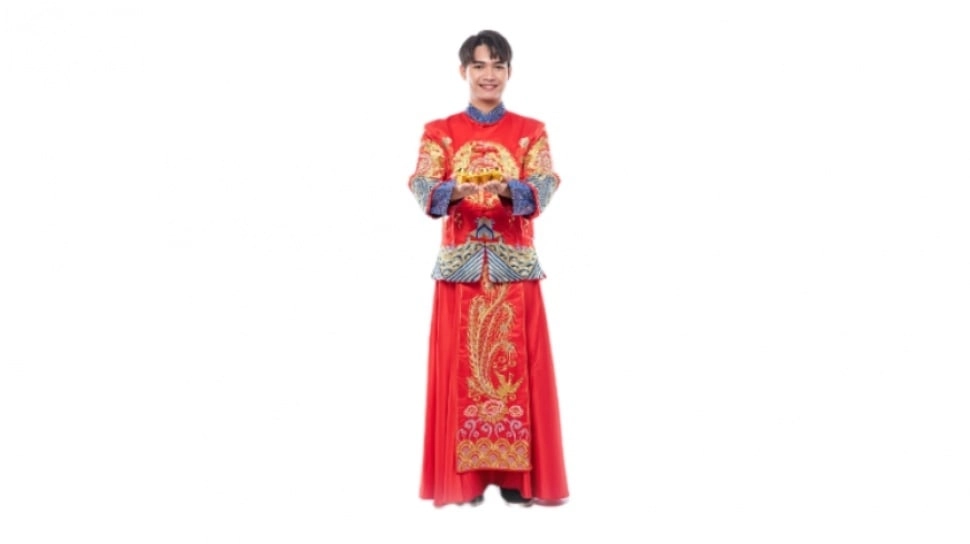 Cheongsam untuk Cowok Namanya Apa? Ini Ciri-ciri Desain dan Warnanya