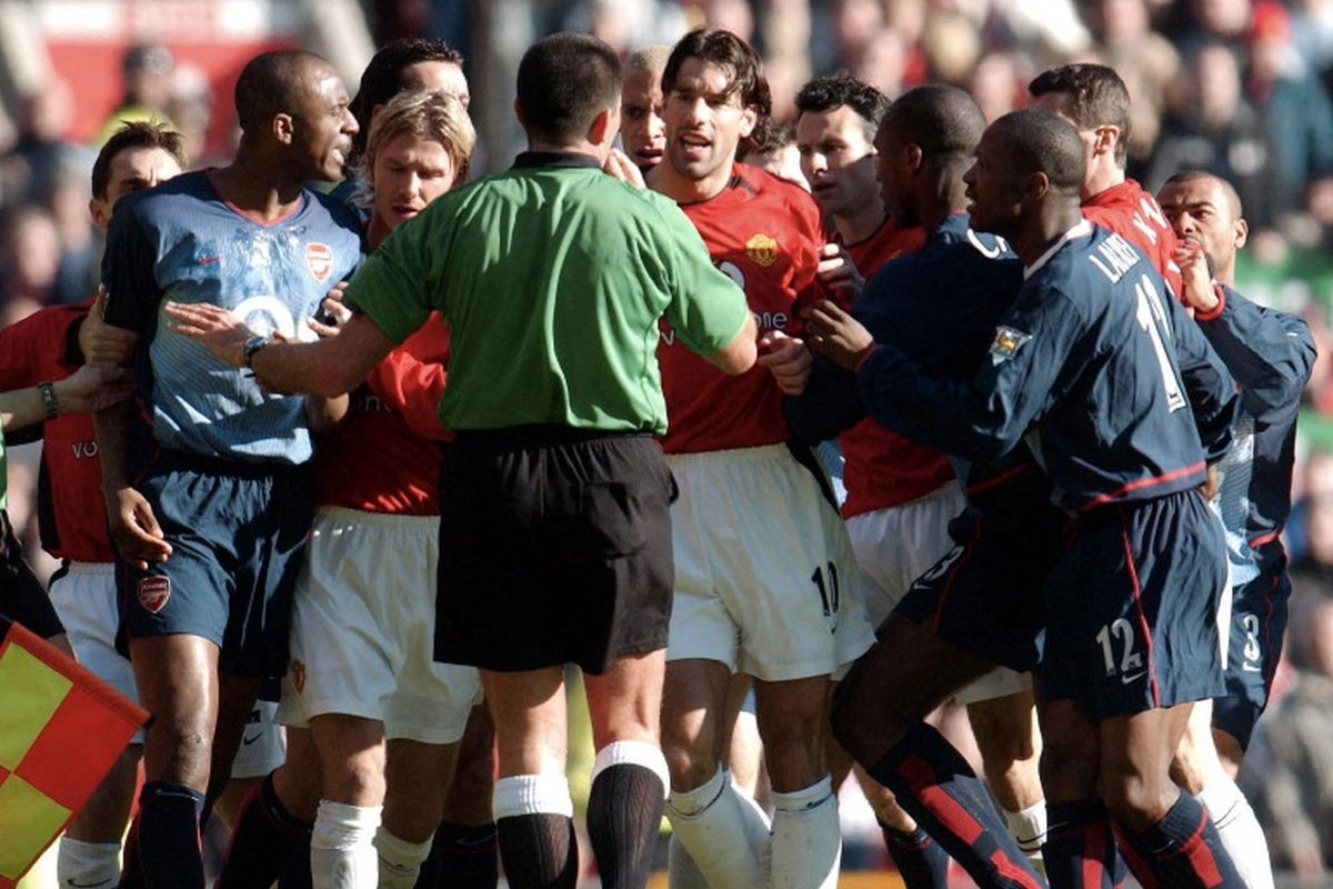 Sejarah 15 Februari 2003: Kening David Beckham Bocor ''Ditendang'' Ferguson