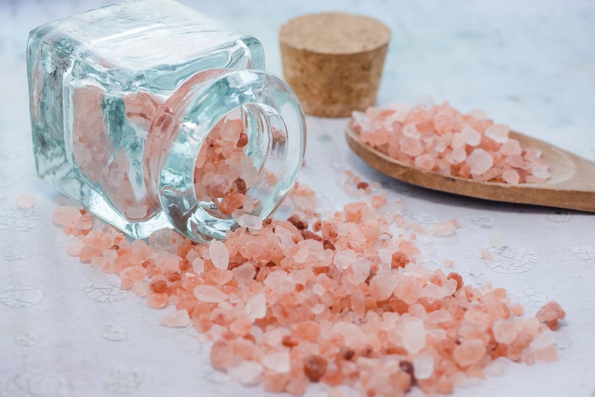 Viral “Pink Salt Trick” untuk Diet, Benarkah Bisa Turunkan Berat Badan?