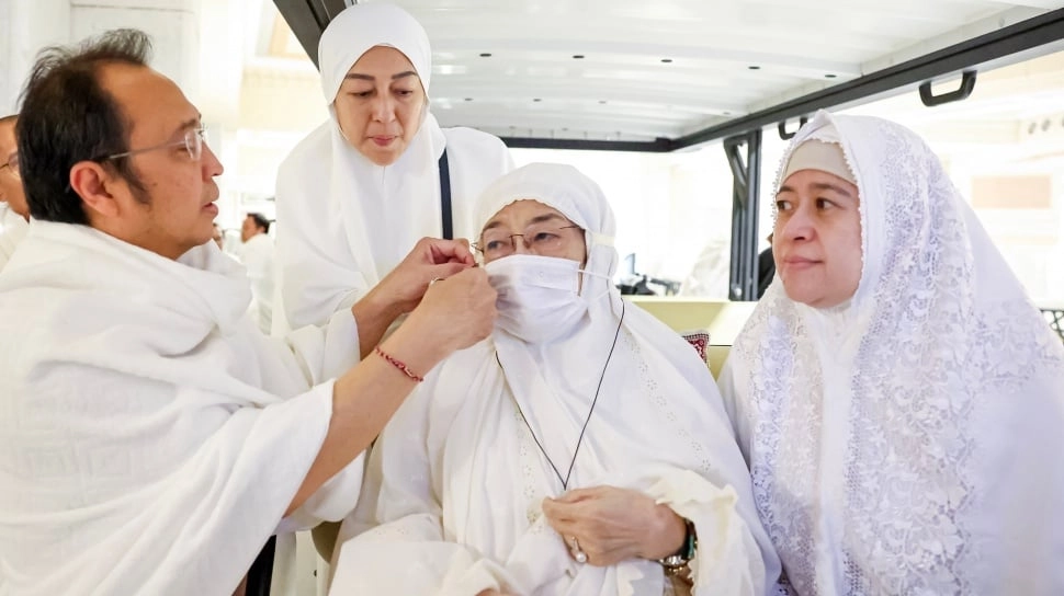 Momen Hangat Megawati Umrah Bersama Keluarga, Prananda Bantu Tahalul