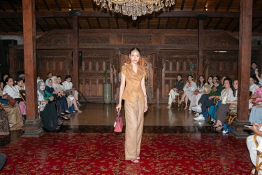 Anggrek, Koleksi Raya SISSAE x Eva Margawaty yang Terinspirasi Keanggunan dan Ketangguhan