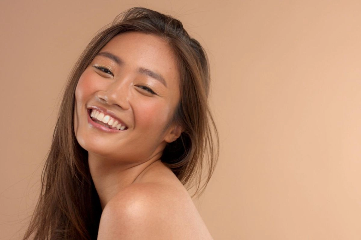 Mengenal Tan Skin: Arti, Ciri, dan Perbedaan dengan Warna Kulit Lain