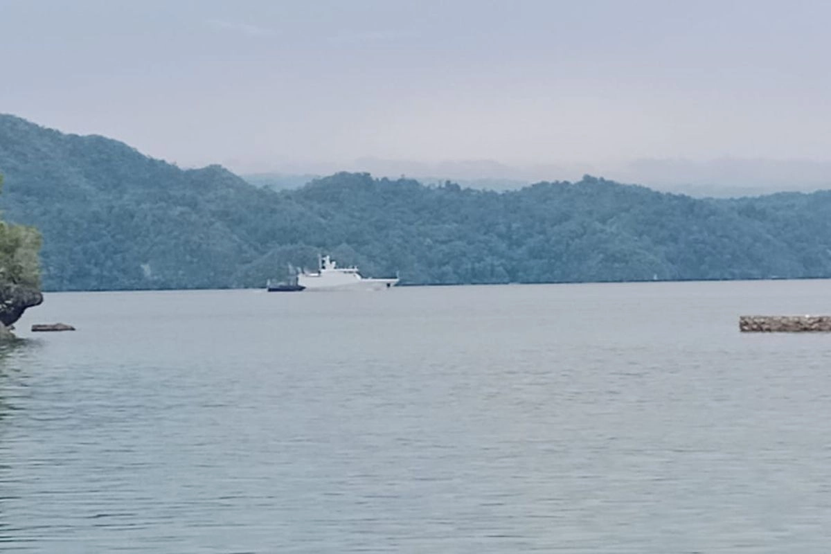 Resah Raja dan Warga Fakfak Lihat Kapal TNI AL, Koarmada III Klarifikasi