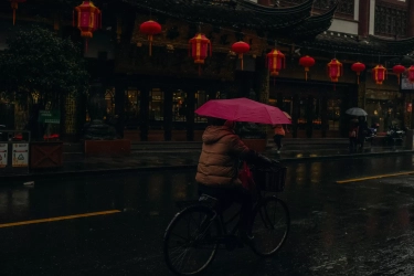 Makna Hujan yang Identik dengan Imlek: Simbol Banjir Rezeki di Tahun Baru