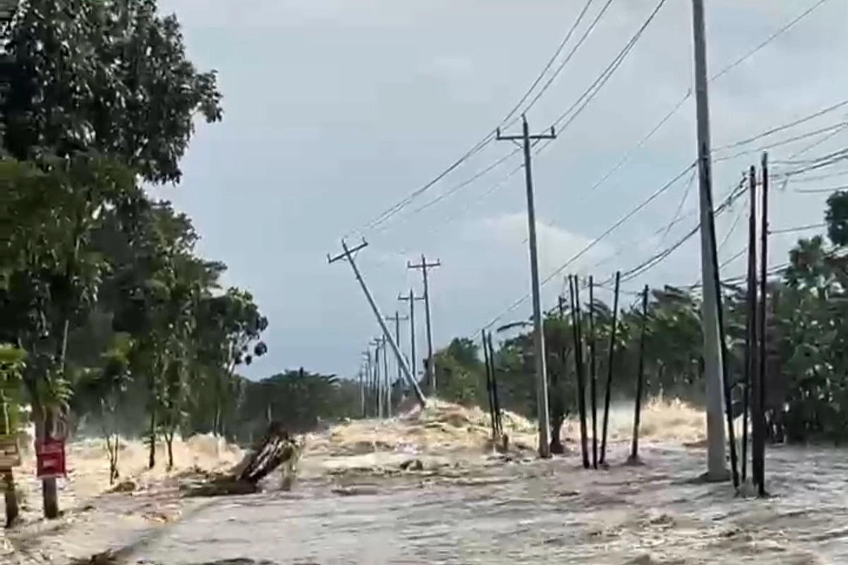 Akses Jalan Semarang–Demak-Grobogan Putus Akibat Tanggul Sungai Tuntang Jebol