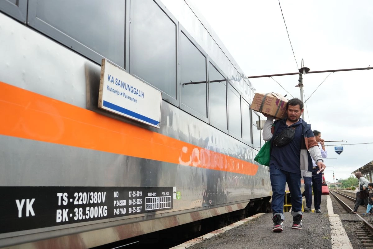 Arus Balik Libur Imlek 2026 Hari Ini, Hampir 1 Juta Tiket Kereta Api Terjual