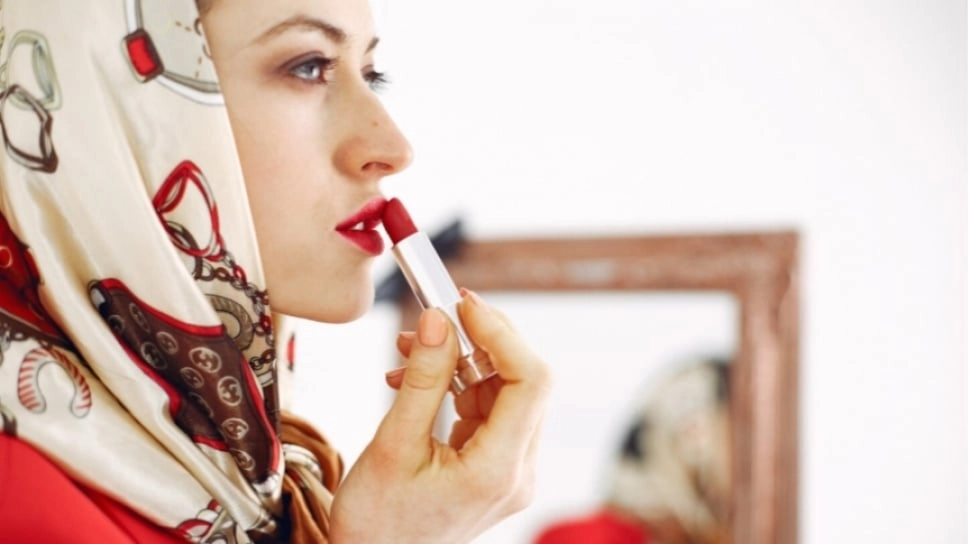 5 Lipstik yang Tidak Cepat Luntur untuk Makan Minum, Jadi Andalan saat Bukber