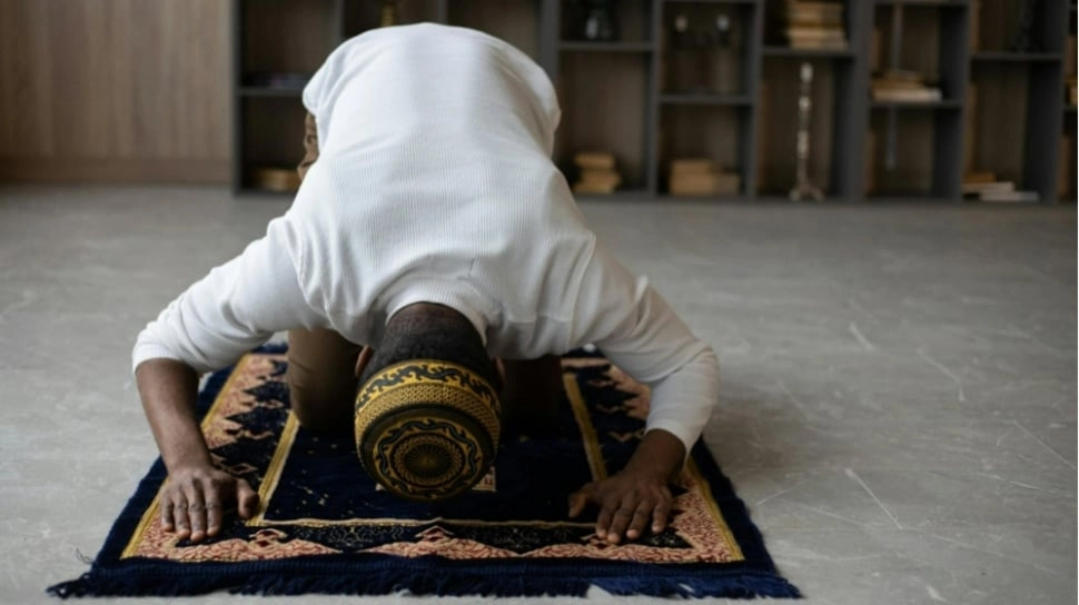 Bolehkah Menjamak Shalat di Rumah Sebelum Bepergian? Ini Aturan yang Sah