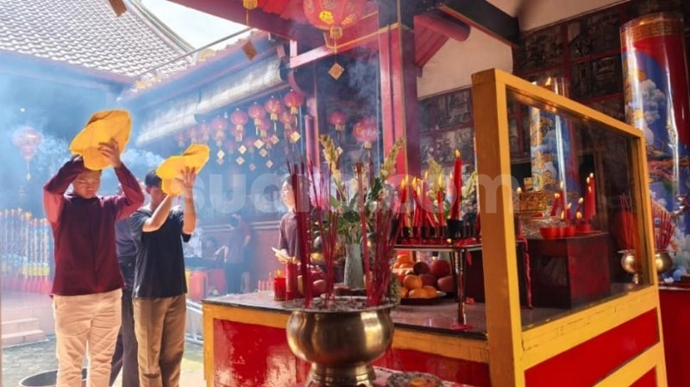 Imlek di Tanah Rantau: Harapan Kenji di Tahun Kuda Api dari Kelenteng Fuk Ling Miau Jogja