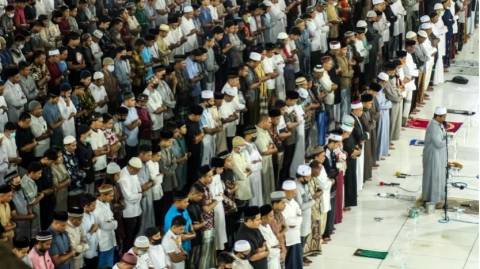 Kapan Sholat Tarawih Pertama 2026? Muhammadiyah dan Pemerintah Resmi Beda Waktu Mulai