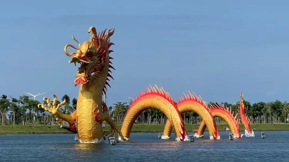 Viral, Intip 3 Spot Foto Imlek Tercantik di PIK: Ada Naga Terpanjang se-Indonesia!