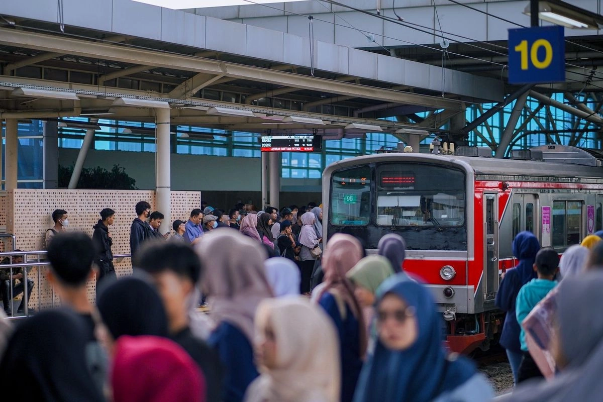 Rangkasbitung-Tanah Abang, KRL Green Line Angkut 77 Juta Penumpang
