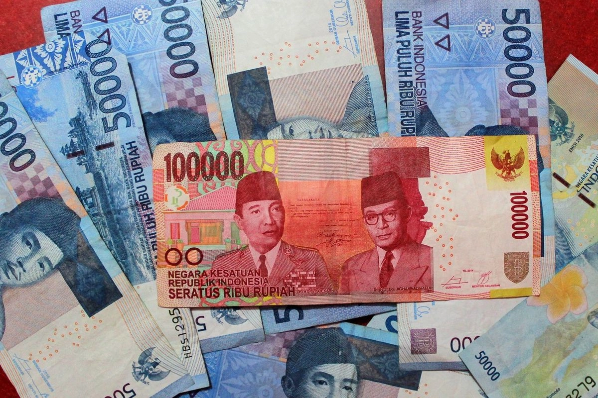 Rupiah Ditutup Melemah, Turun 0,28 Persen ke Level Rp 16.884 per Dollar AS