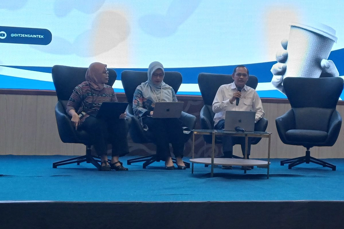 Siswa SMA Unggul Garuda Baru Dapat Beasiswa untuk Transportasi hingga Kunjungan Keluarga