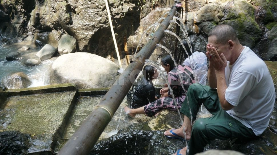 Tata Cara Mandi Padusan Sebelum Ramadan dalam Tradisi Jawa dan Niatnya dalam Bahasa Arab