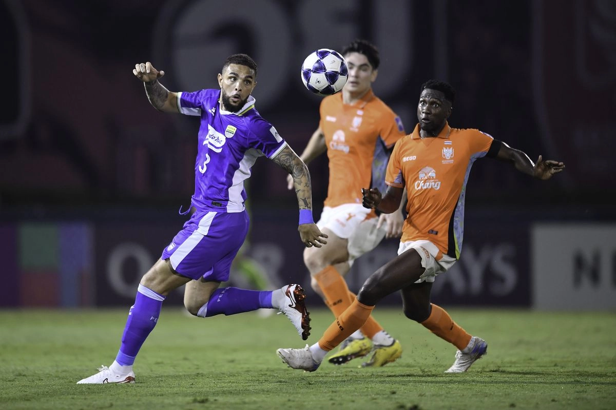 Persib Tersingkir dari ACL 2, Bojan Hodak Pasang Badan soal Performa Minim Layvin Kurzawa