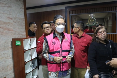 Terdakwa Korupsi Minyak Bohongi Anak karena Tak Pulang-pulang: Papa Sekolah Lagi