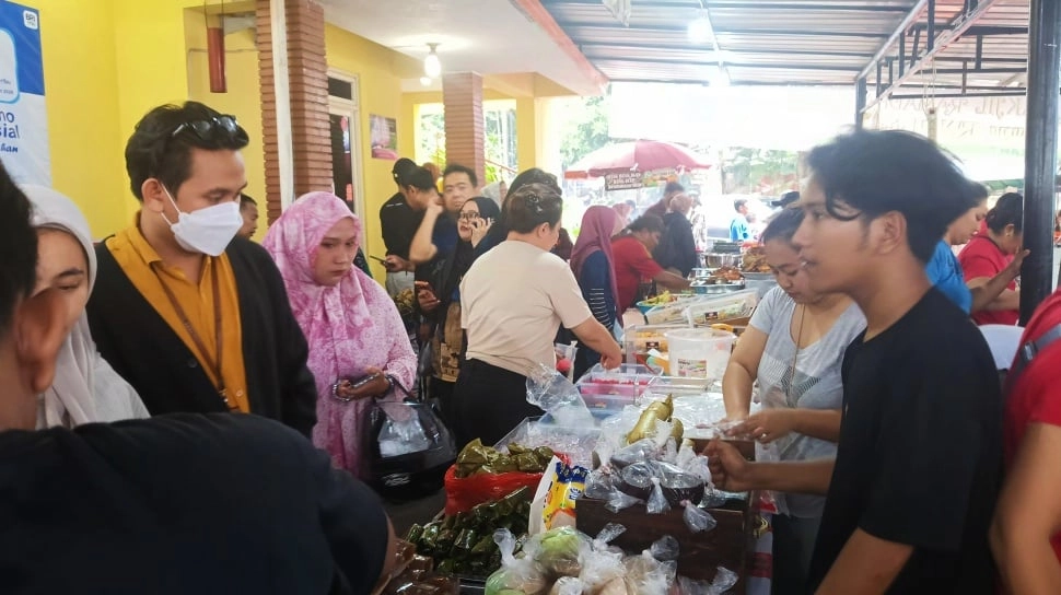 Fenomena War Takjil! Berburu Kudapan Berbuka jadi Ajang Seru-seruan Lintas Agama
