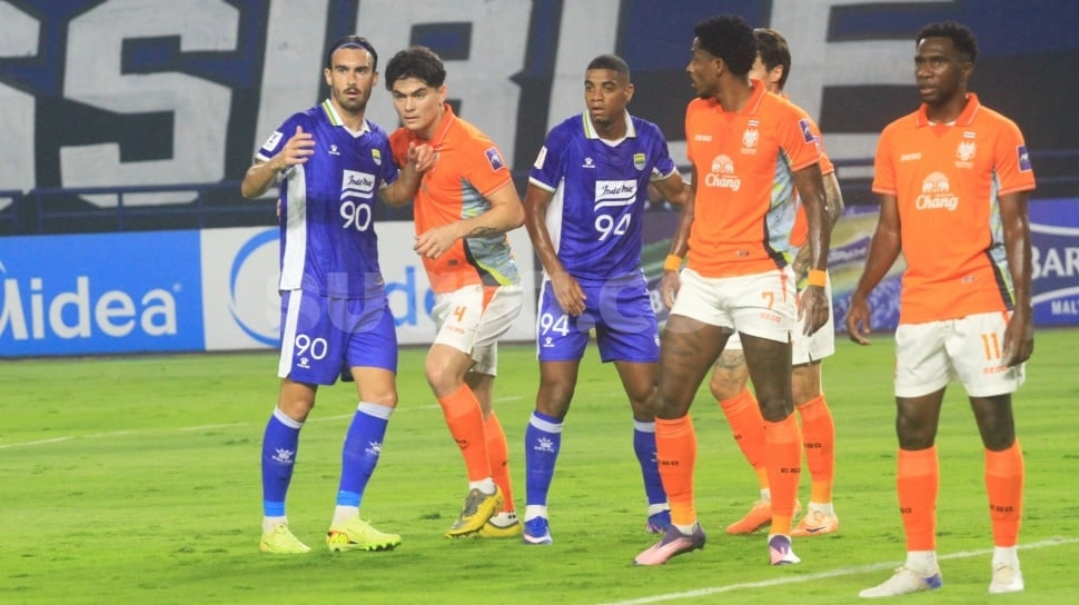 Media Thailand: Oknum Suporter Persib Lempar Pecahan Keramik ke Pemain Ratchaburi FC