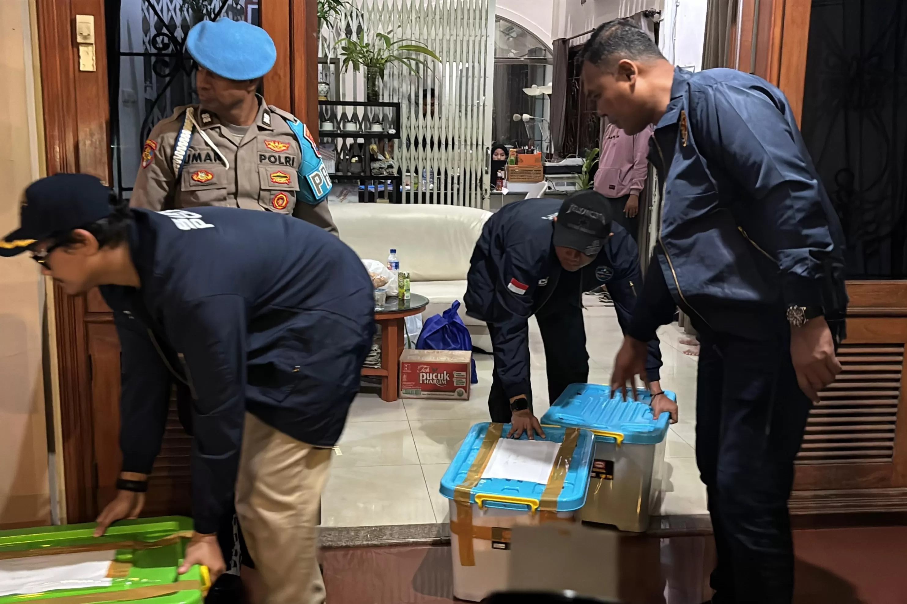 Bareskrim Geledah Rumah di Surabaya Diduga Tempat Pencucian Uang Rp 25,8 Triliun, Sita Emas Batangan