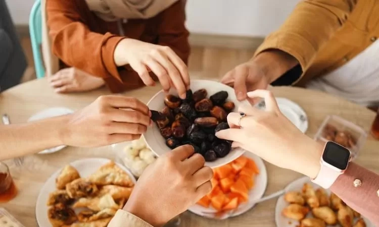Makanan Tinggi Gula Tak Disarankan untuk Dikonsumsi saat Santap Sahur, Begini Alasannya