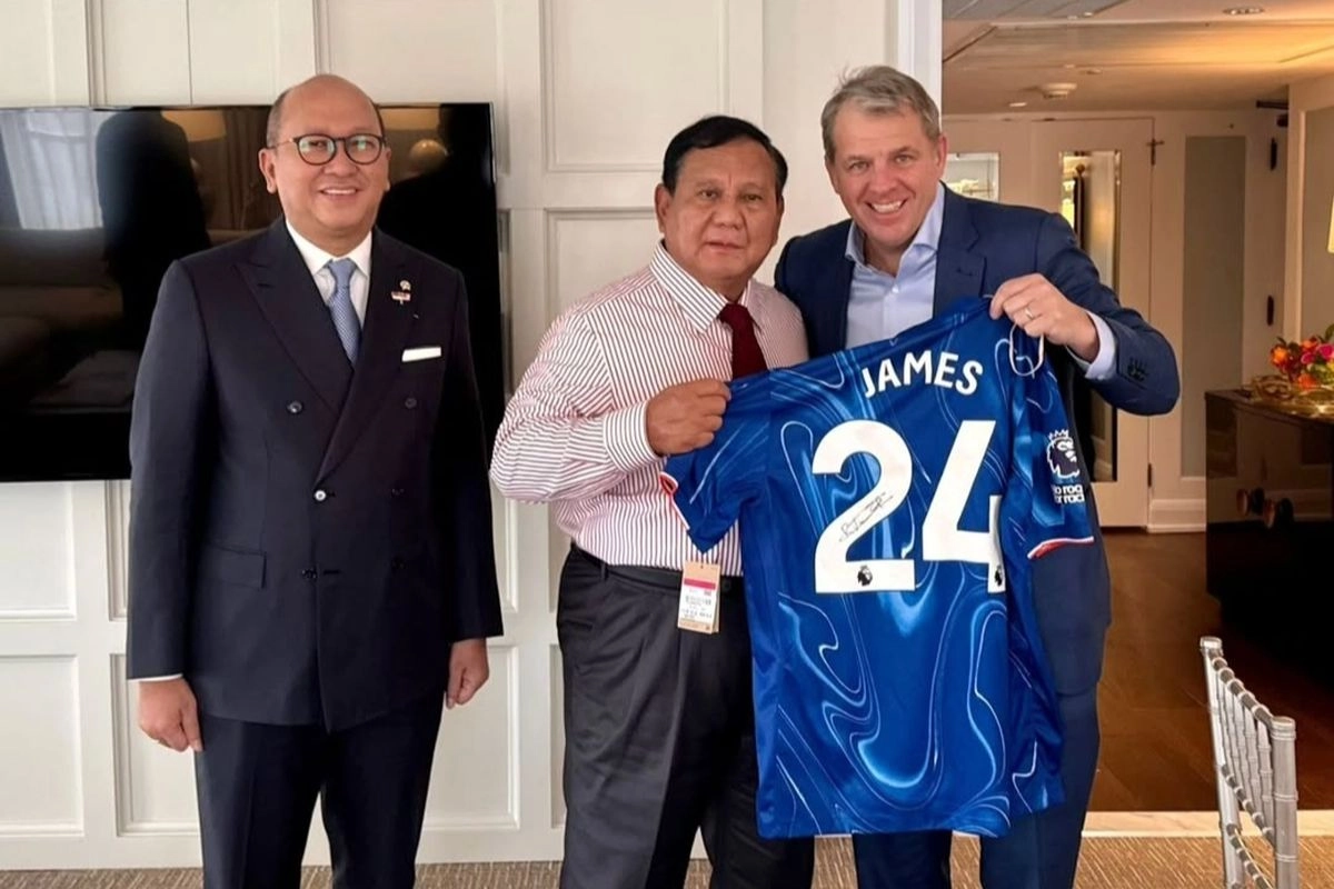 Bertemu Pemilik Chelsea di AS, Prabowo Dapat Jersey Reece James
