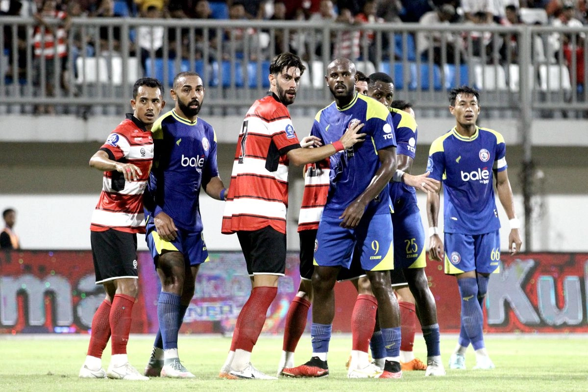 Hasil Madura United vs Arema FC 2-2: Sama Kuat, Saling Berbalas Gol