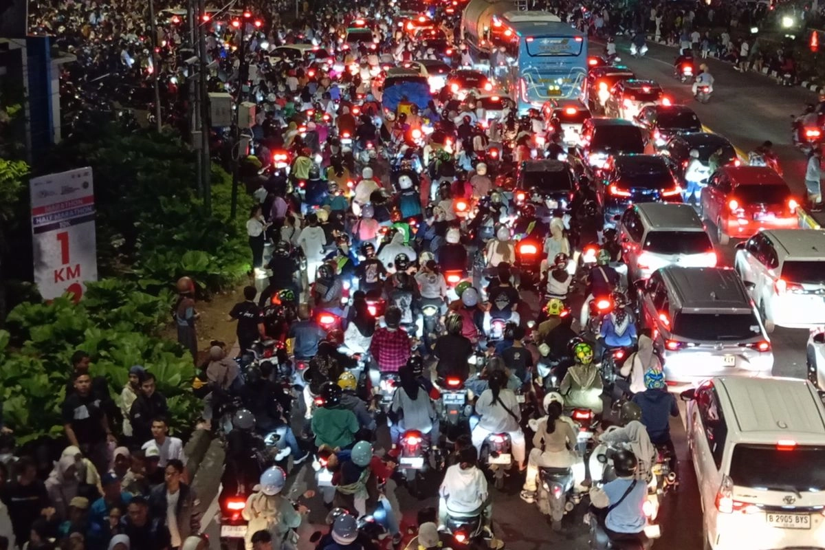 Jam Padat di Jakarta Saat Ramadan, Jalanan Ramai Jelang Siang
